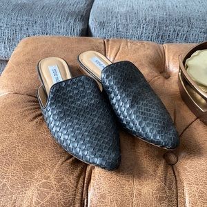 Steve Madden black woven mules